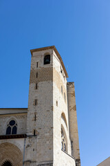 Fototapeta na wymiar Vielle église dans la ville Estella en Espagne