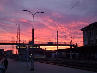 Obraz na płótnie Canvas sunset over train station