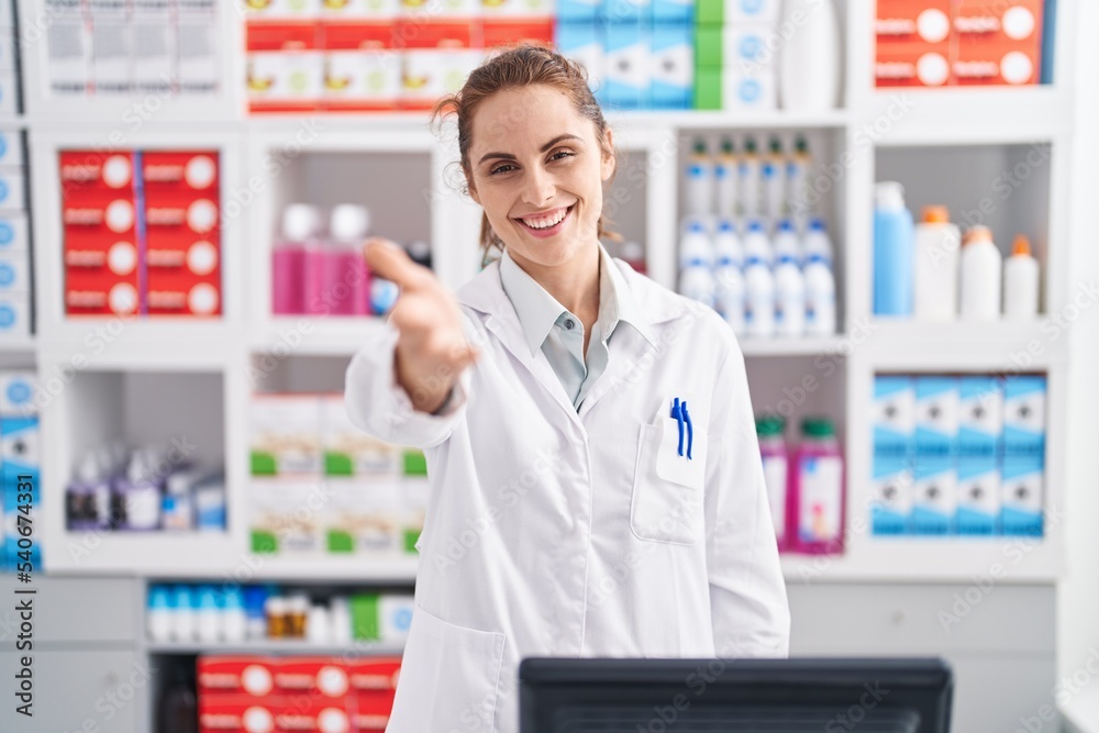 Poster Young woman pharmacist with welcome expression at pharmacy