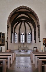 Fototapeta na wymiar Nürnberg, Kirche St. Klara, Inneres, Blick zur Apsis