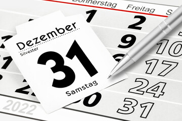 Deutscher Kalender Datum 31. Dezember  2022  Samstag und Kugelschreiber