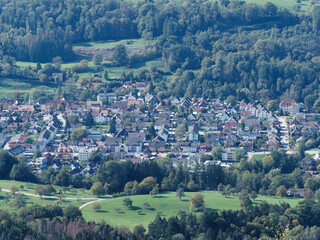 Fototapeta na wymiar Hotzenwald im Südschwarzwald - Unterhalb des Pirschwegs. Klingenfelsen. Einen Tiefblick auf die Stadt Wehr 