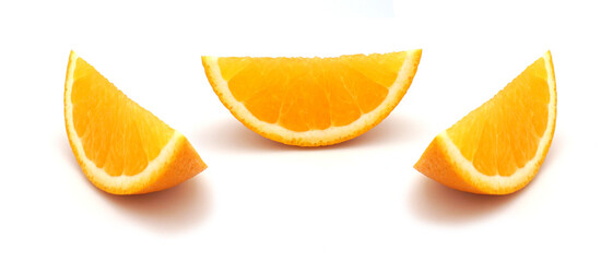 Trois tranches d'orange isolés sur fond blanc