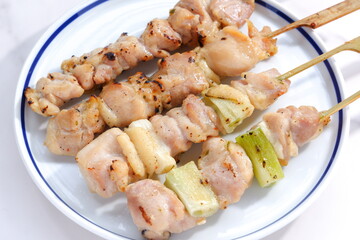 炭火でじっくり焼いた焼き鳥の盛り合わせ（塩）