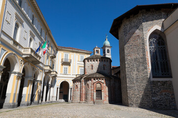 Fototapeta na wymiar Biella - The Saint Giovanni the Baptist's Baptistery - Piazza Duomo square