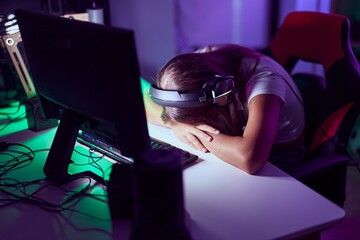 Young beautiful hispanic woman streamer stressed using computer at gaming room © Krakenimages.com