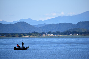 琵琶湖で釣り