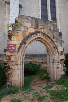 old architecture the ruine of the porte du plo