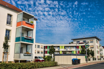 heidenau, deutschland - bunte moderne neubauten