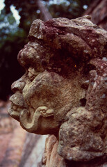 Mexico: stone-sculpture of the wind-god in copan | Sturmgott-Steinskulptur in Copan