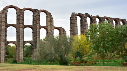 Fototapeta na wymiar Acueducto romano de los Milagros en Mérida España
