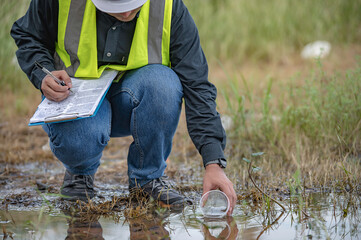 Environmental engineers inspect water quality,Bring water to the lab for testing,Check the mineral...