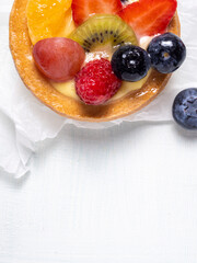 Coloratissimo tortino di frutta e pasta frolla