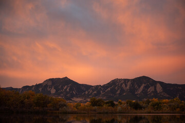 Fototapeta na wymiar The flatirons and sunrise near Boulder, Colorado in the fall
