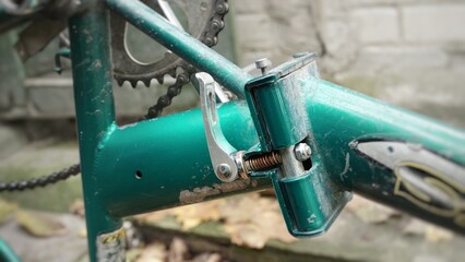 Folding bicycle mechanism