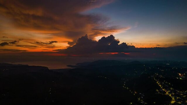 Hyperlapse nocturno del lago de Ilopango. Lago de origen volc&aacute;nico en El Salvador
