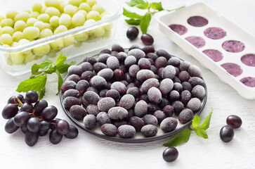Methods for freezing grapes: bulk frozen, frozen with sugar and frozen puree on a light gray background. Healthy homemade preparations