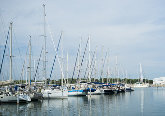 Fototapeta na wymiar Sailing yachts in the marina on Lake Geneva