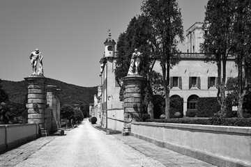 Gravel access road to Castello del Catajo
