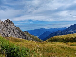Fototapeta na wymiar Bergpanorama in den Alpen