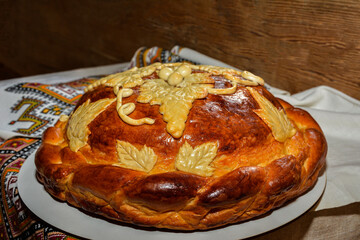 Beautiful rosy Ukrainian loaf on the wedding table .