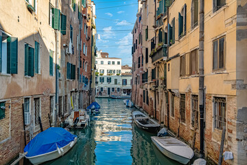 Fototapeta na wymiar Venice canalscape as an idyllic place for love
