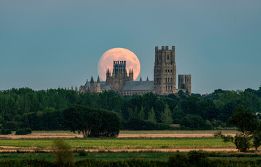 Moon rise behind Ely Cathedral, 10th August 2022