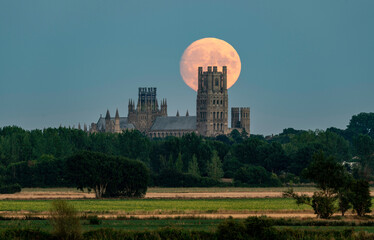 Moon rise behind Ely Cathedral, 10th August 2022