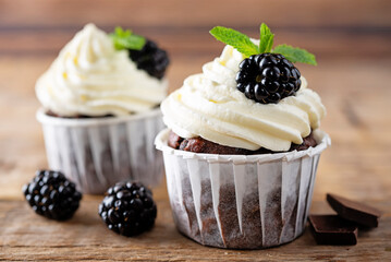 Chocolate banana cupcakes with cream cheese frosting and blackberries