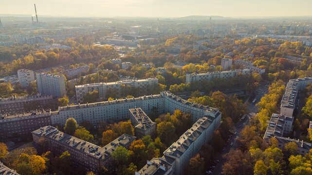 Kraków (Nowa Huta) W Jesiennych Kolorach Z Drona. Krakow (Nowa Huta) In Autumn Colors From A Drone.