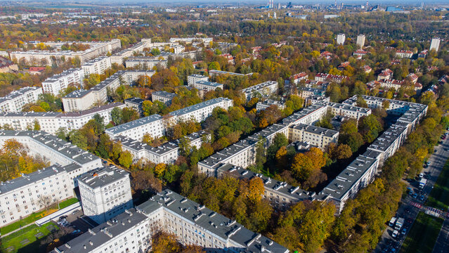 Kraków (Nowa Huta) W Jesiennych Kolorach Z Drona. Krakow (Nowa Huta) In Autumn Colors From A Drone.