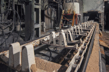 Stopped empty conveyor belt leading to the sand mold kiln