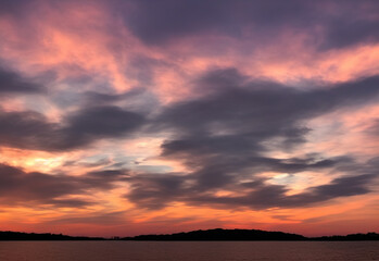 Obraz premium Beautiful sunset sky background with bold colors 