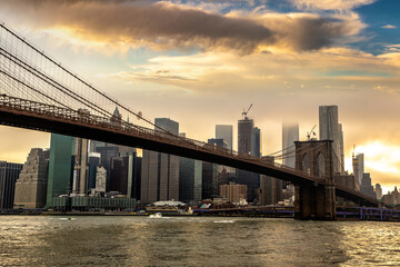 Fototapeta premium Brooklyn Bridge and Manhattan at night