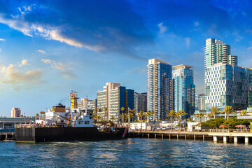 Fototapeta na wymiar San Diego Bay in marina district