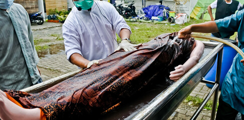 training on how to wash the corpse the Islamic way