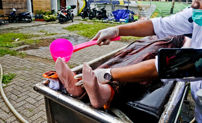 training on how to wash the corpse the Islamic way