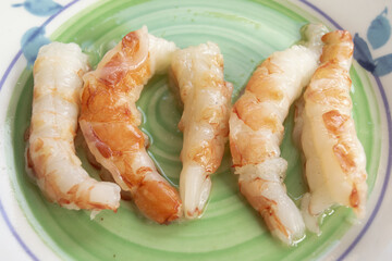 raw shelled prawns