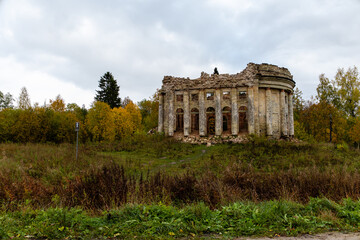 Fototapeta na wymiar the destroyed church