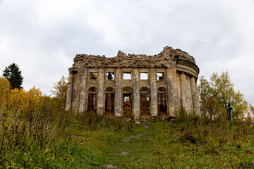 Fototapeta na wymiar the destroyed church