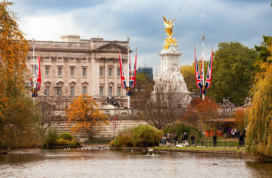 Victoria Memorial Buckingham Palace London UK