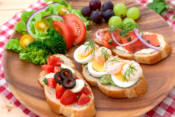 ブルスケッタと野菜サラダの盛り合わせ