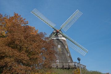 Windmühle in Röbel an der Müritz im Herbst