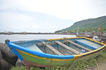 Fototapeta na wymiar boats in the harbour 