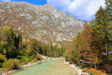 Soca Tal in Slowenien im Herbst