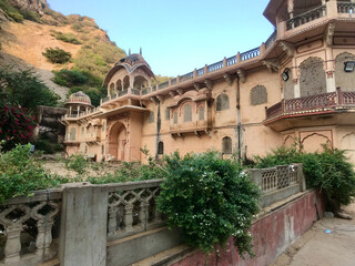 Obraz premium Jaipur, India, November 2019 - A large stone building