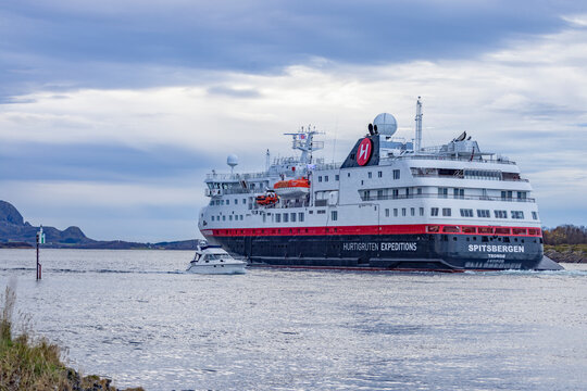 MS "Spitsbergen" is an expedition ship that was originally built in 2009 as a Portuguese car ferry under the name "Atlântida". The ship was bought by Hurtigruten AS in the summer of 2015.