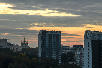 Fototapeta na wymiar Sunrise over the central part of Kharkiv, Ukraine, September 30, 2022 