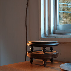 古い木製の花瓶台　丸足　アンティーク