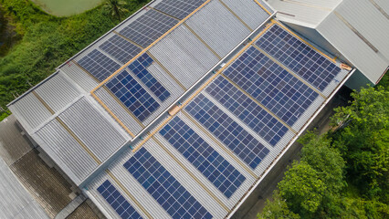 Obraz premium Solar panels installed on a roof of a large industrial building or a warehouse